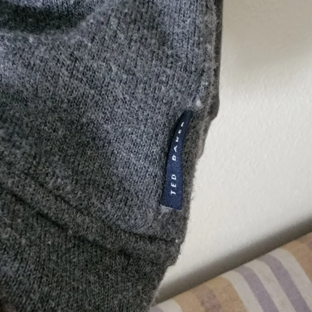 Ted Baker Men's Grsy Pullover Sweater size Small.